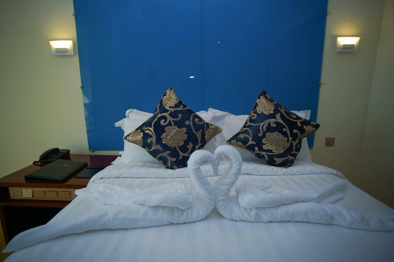 Grand Park Hotel Mandalay Bagian luar foto