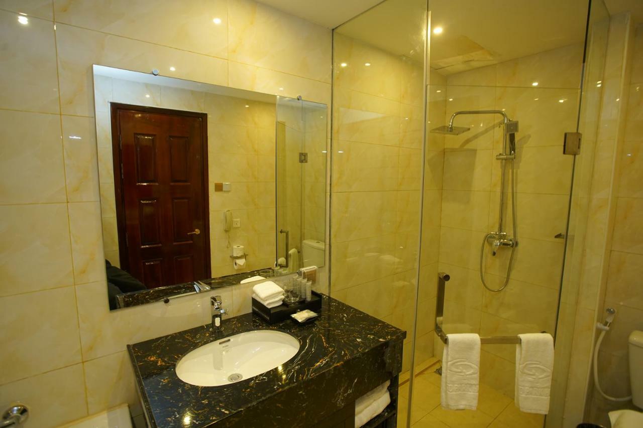 Grand Park Hotel Mandalay Bagian luar foto