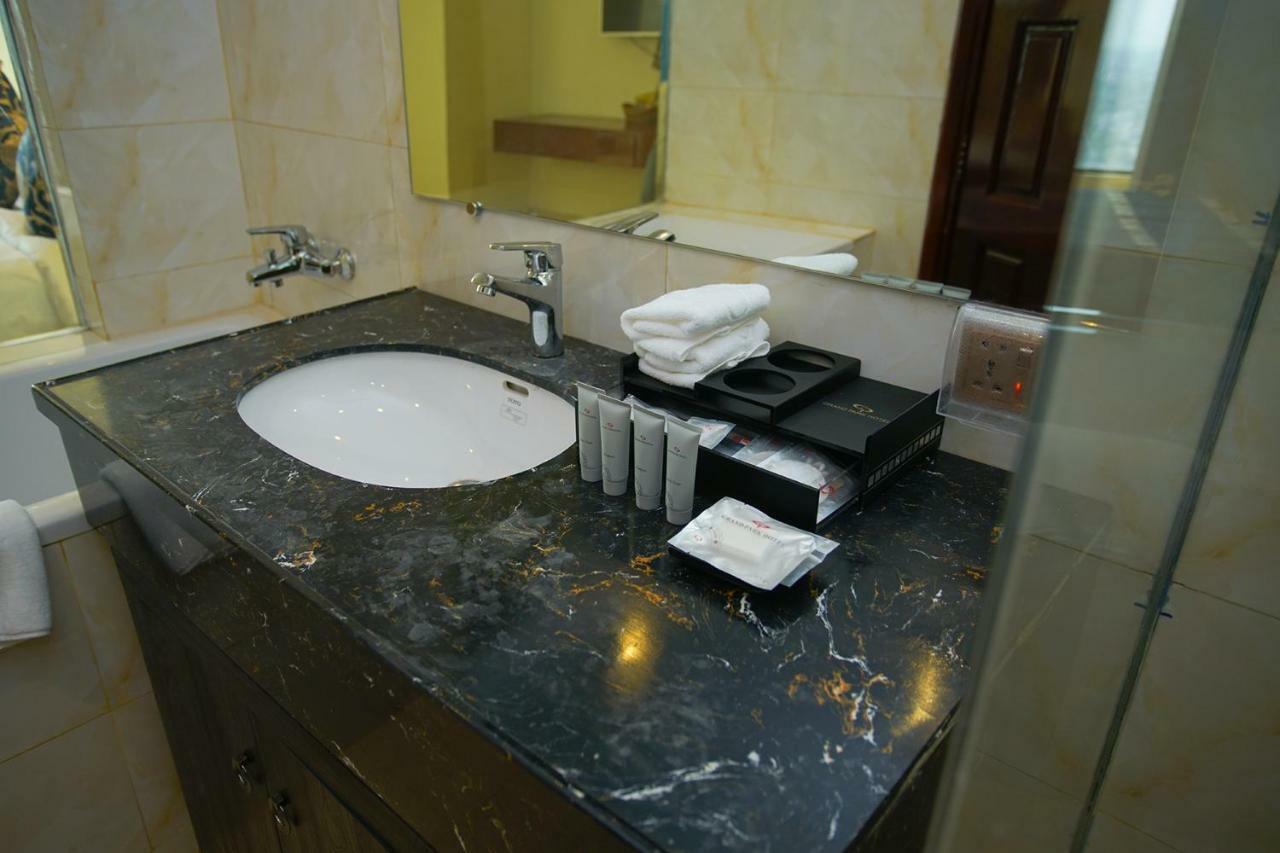 Grand Park Hotel Mandalay Bagian luar foto