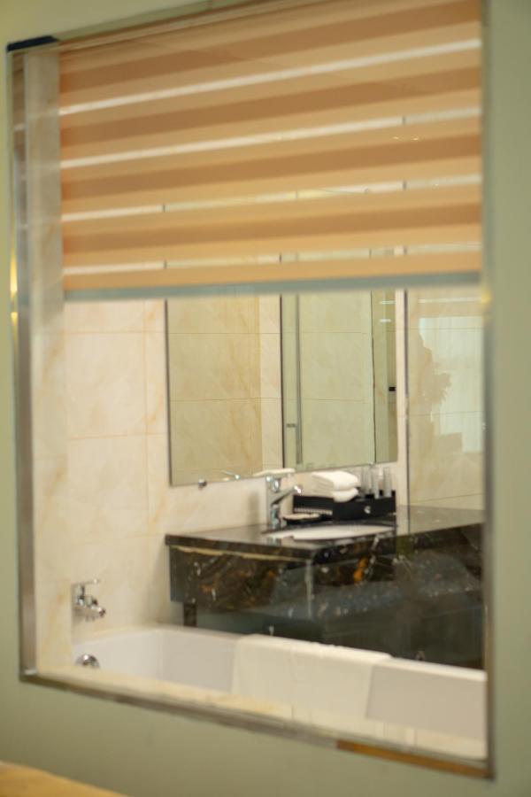Grand Park Hotel Mandalay Bagian luar foto